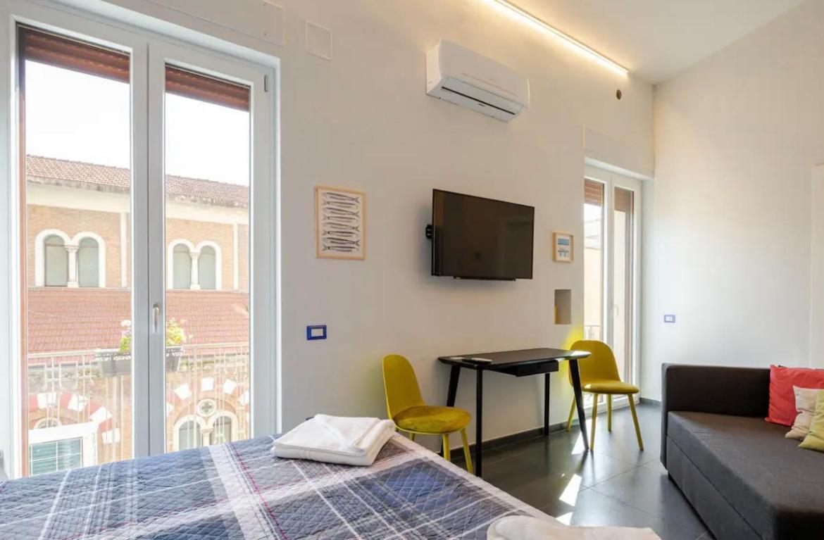 B&B Un Passo Dal Treno Piazza Vittorio Veneto 36-Salerno Station Exterior foto